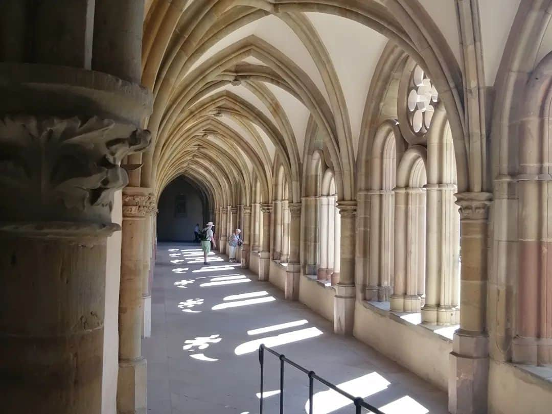 福間洸太朗さんのインスタグラム写真 - (福間洸太朗Instagram)「Souvenirs in Trier ② I could enjoy sightseeing this charming old city prior to the rehearsal.   Photo 1-3: Trierer Dom ドーム大聖堂 Photos 4, 5: Porta Nigra ポルタニグラ(黒い門) Photos 6-8: Konstantin-Basilika コンスタンティンン・バジリカ Photos 9, 10: Electoral Palace エレクトラル・パレス  #Trier #TriererDom #Portanigra #KonstantinBasilika #ElectoralPalace #トリーア」10月1日 13時25分 - kotarofsky