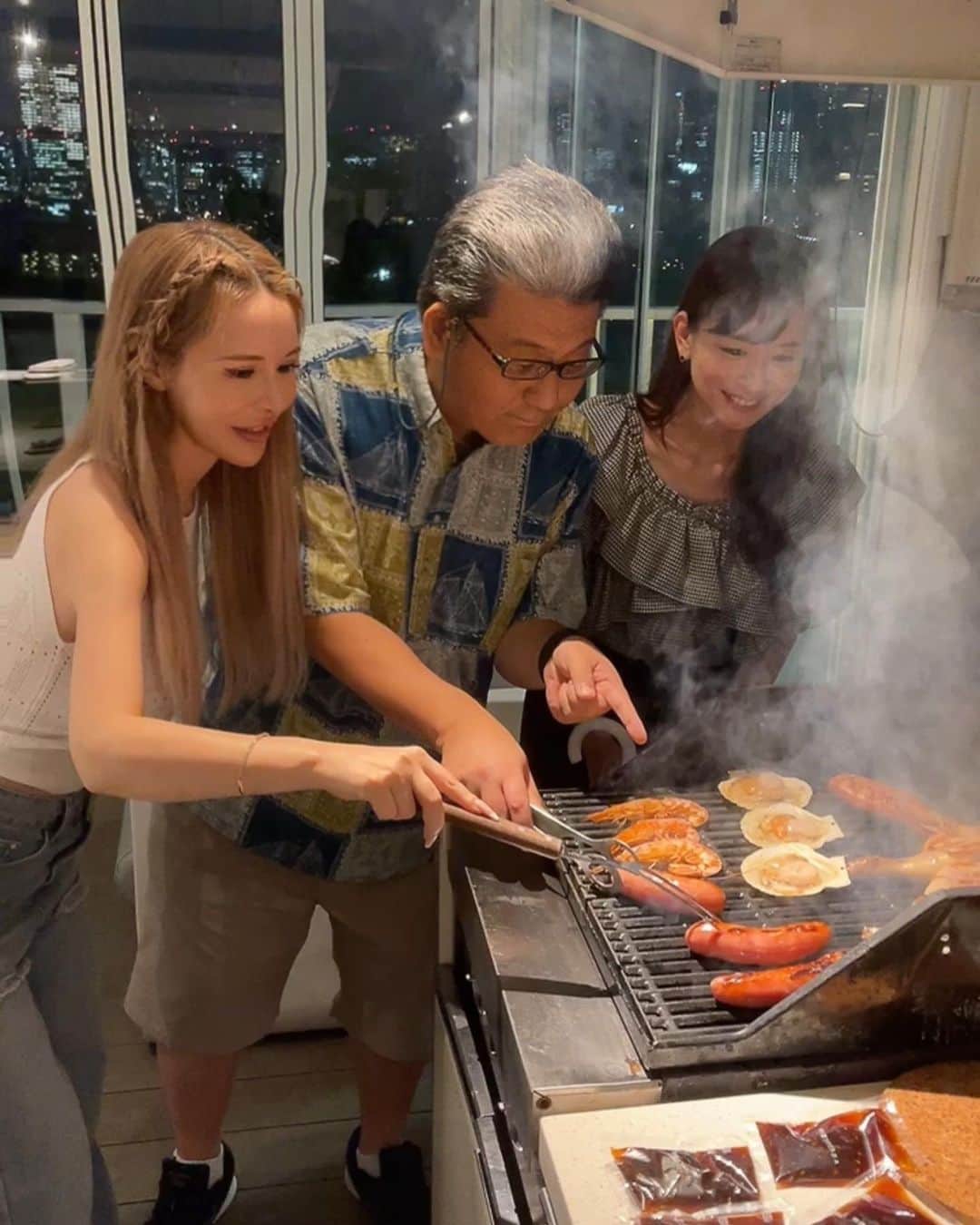 森藤恵美さんのインスタグラム写真 - (森藤恵美Instagram)「夏が終わる前にBBQに行けた🍖🔥☺️ 美味しいお肉や魚介を食べ、沢山話してまったりして、次はどこ行こうか✨って計画を練った🎶😊👍  #bbq #いつものメンバー #BBQ仲間 #ディズニー仲間 #bff」10月1日 13時32分 - emi_morifuji