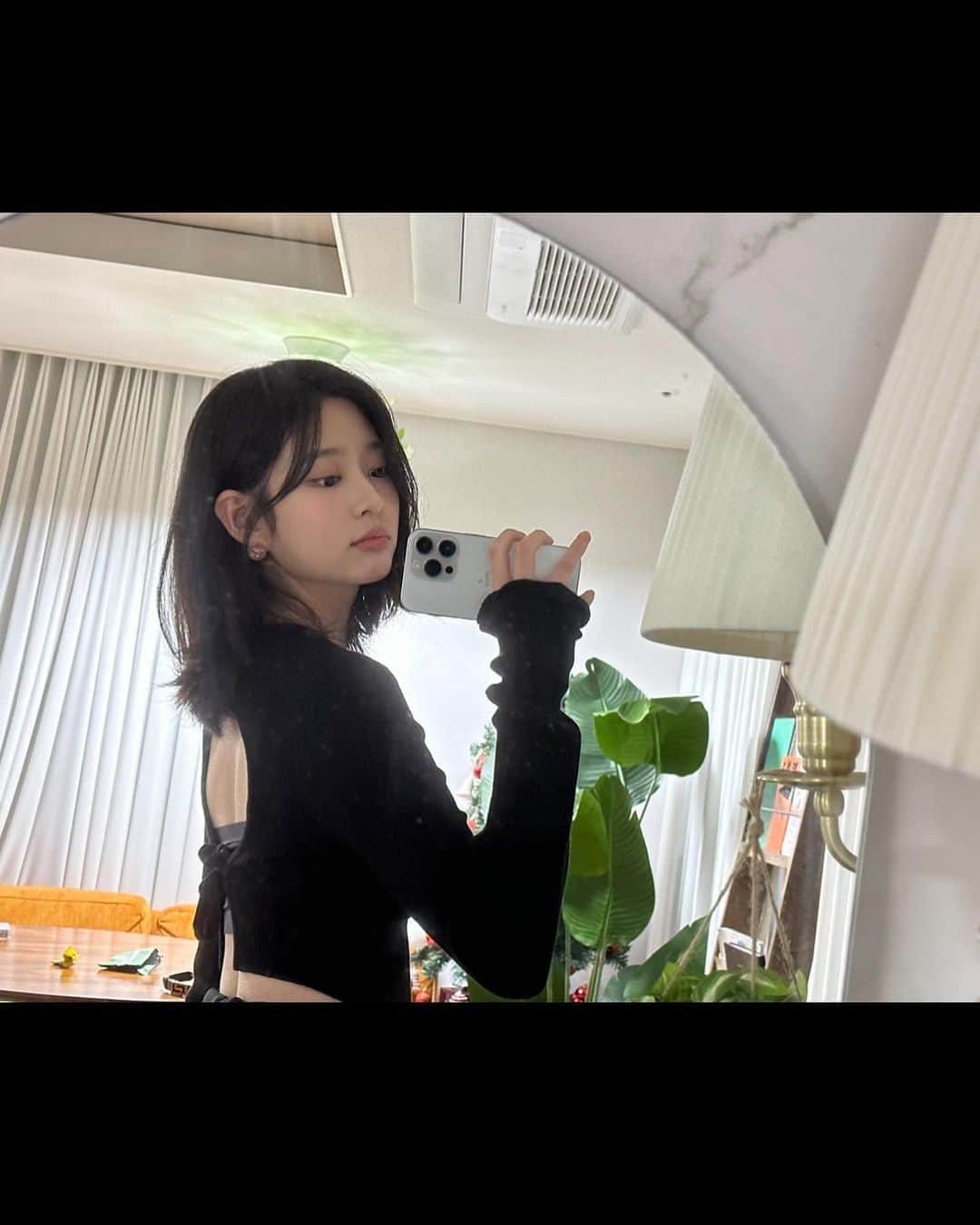 キム・ミンジュのインスタグラム：「남은 연휴도 행복하세요☺️」