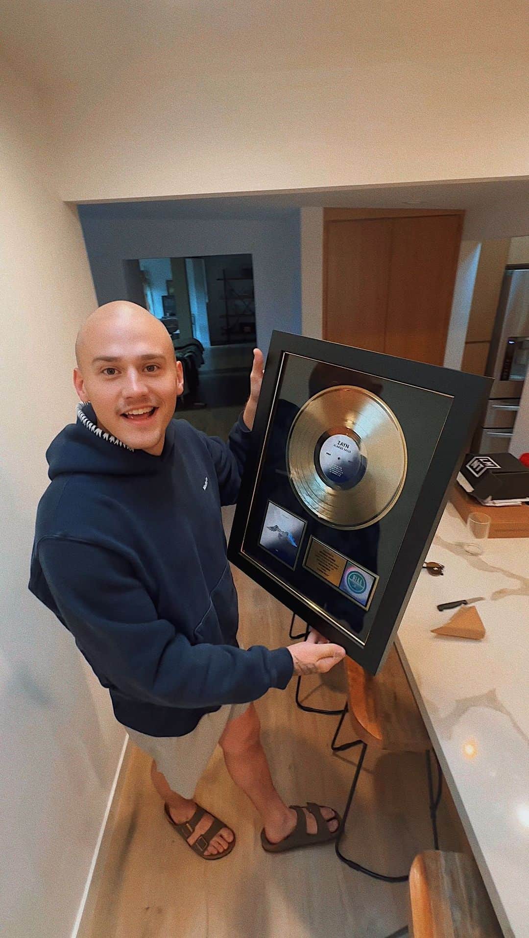 ブランドン・シェイアのインスタグラム：「I got my first plaque 🥹 I co-wrote “tonight” by @zayn off of his album #icarusfalls & today I received my gold record in the mail. To say I am proud of myself is an understatement. #goldrecord」