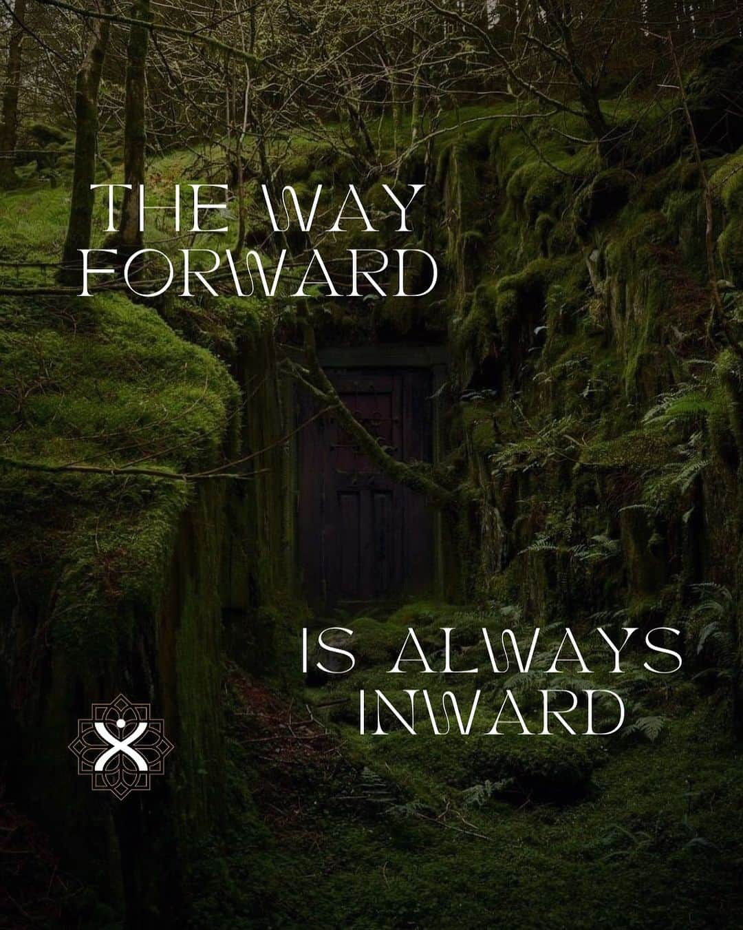 ディラン・モスコビッチのインスタグラム：「“The Way Forward Is Always Inward”  What does “The Work” entail?  My philosophy to Healing and Growing is rooted in Curiousity, Acceptance, Dedication, Respect and Trust. The attitude with which we approach the process of journeying inward directly determines our experience of it and the depth of intimacy that we can relate to it with. An attitude rooted in these principles enables us to engage with whatever arises for us to be seen, held and worked with through a lens that fosters freedom and fluidity within our mind, heart and spirit as the less we resist, the more space we have to engage.  To Grow, we need to be in relationship with our attitude and orientation toward the Growing. Our Intention and Attention toward the Process puts us in the position of either being an active participant, committed to learning, or someone stuck in a victim mentality. The shift from seeing things as “happening TO me” to “happening FOR me” puts us in a position of Power where we get to decide how we receive and interact with the opportunities that life offers us as fuel for our own Transformation.   Whether you’re looking to work on accessing your greatest potential for Mental Performance, developing a healthier Lifestyle, diving deeper into your relationship to Spirit or supporting yourself for a Medicine Journey, the Principles of Learning through this process remain the same as Life will meet us where we are at. The more open we are to seeing the Messages, Teachings and Guidance, the more frequently and clearly they arrive in our field.   Visit my Linktree for my website to learn more and my Calendly link to book a discovery call.   #healing #growth #growthmindset #coaching #mentorship #positivemindset」