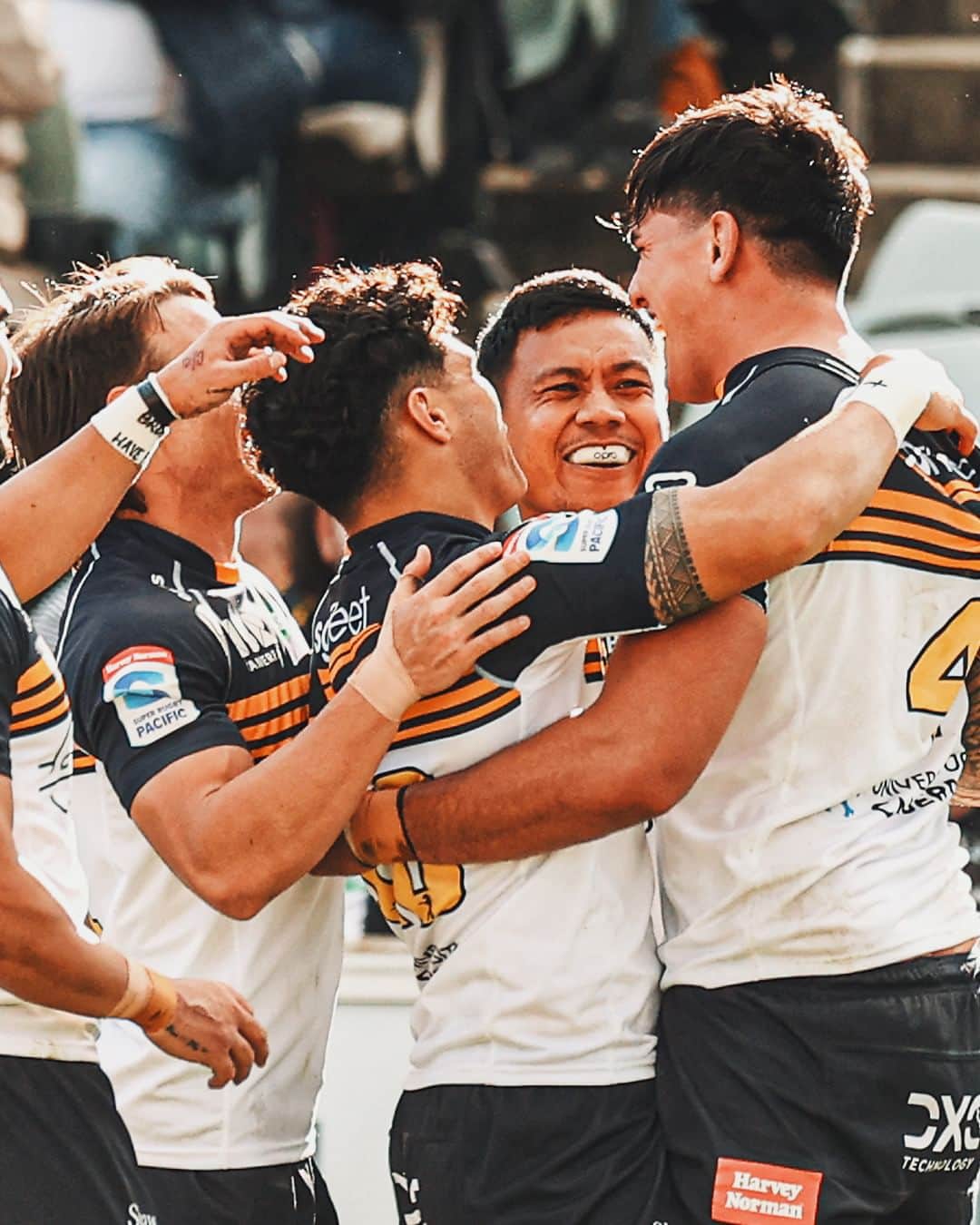 のインスタグラム：「Darcy Swain got ALL the love with his first #SuperRugbyPacific try 😂」