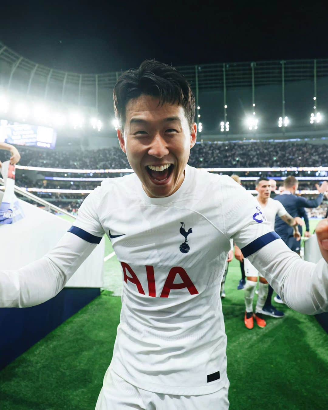 ソン・フンミンのインスタグラム：「COME ON YOU SPURRSSSS!!!! 🤍」