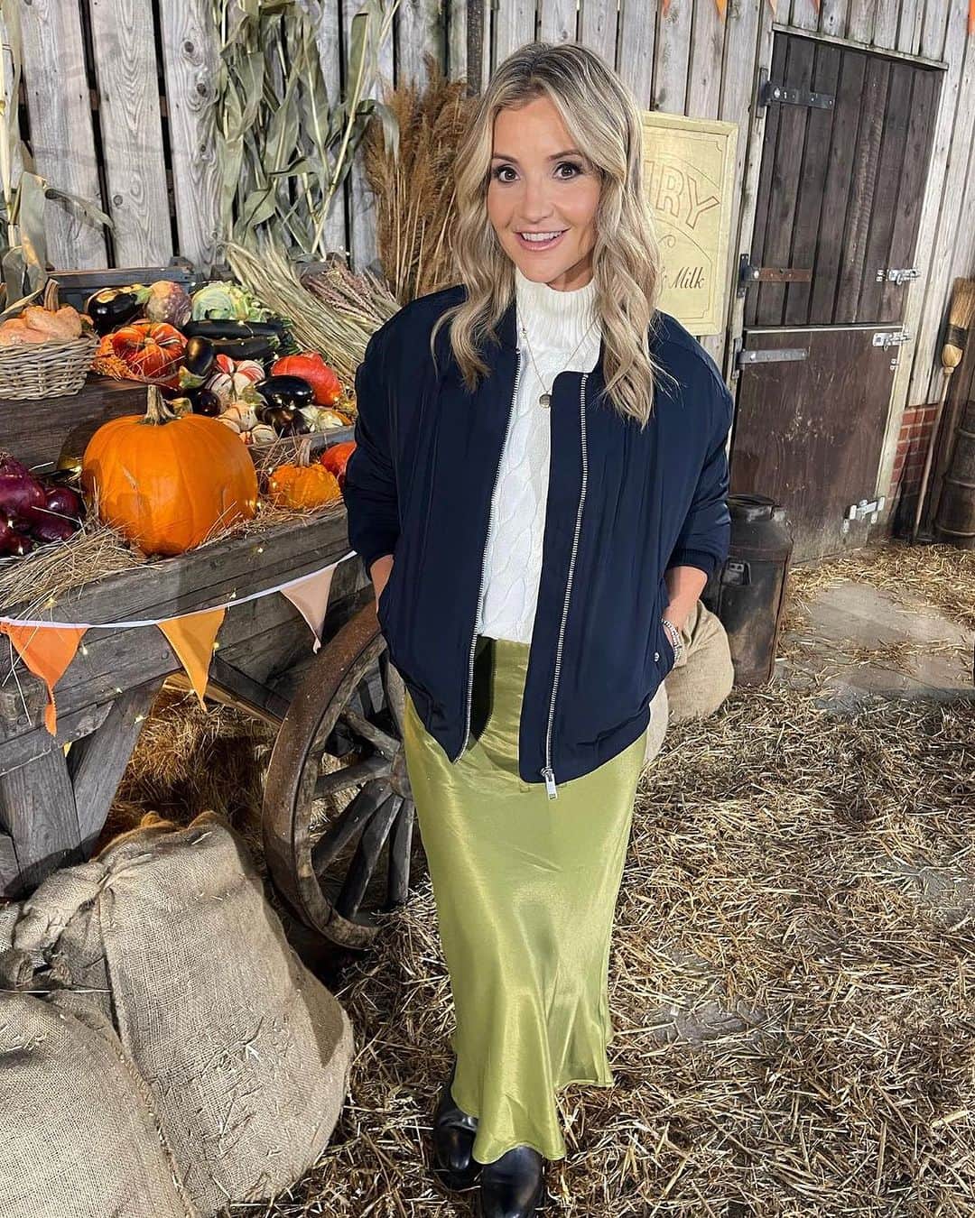 ヘレン・スケルトンさんのインスタグラム写真 - (ヘレン・スケルトンInstagram)「Autumn outfits via @annabelkermanstylist …. Borrowed, bought and recycled.. For those asking…  Denim @wyselondon  Tartan jacket boden Boots @asralondon  Shirt @tomorrowdenim  Jacket and boots @marksandspencer  Jumpsuit @mintvelvet  Borrowed and bought.  Face @hollylouisehmua  #autumn #workwear #clothes」10月1日 5時11分 - helenskelton