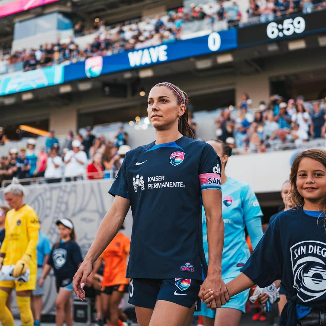 アレックス・モーガンのインスタグラム：「Playoff Push Season   7:30PM PST // vs. Portland // Paramount +」