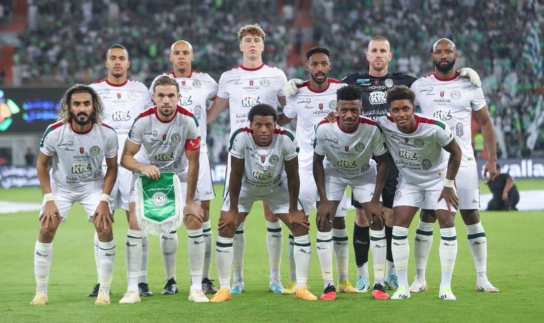 スティーヴン・ジェラードのインスタグラム：「Big effort from the lads today . Take the point and move onto the next challenge @ettifaq 💚❤️」