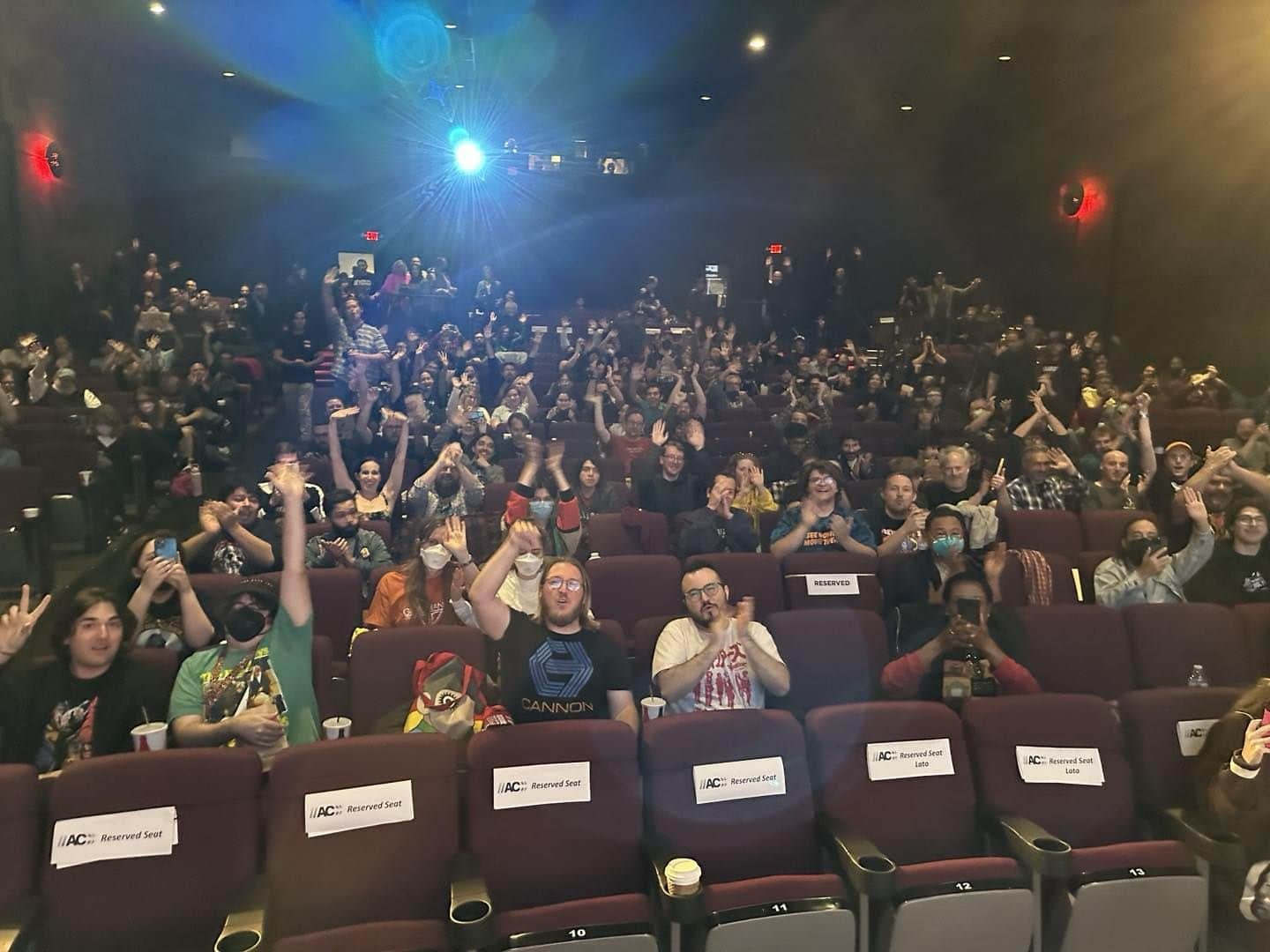 ロン・ハワードさんのインスタグラム写真 - (ロン・ハワードInstagram)「#aerotheatersantamonica great turnout today for the #RogerCorman celebration screening of my 1st movie as a director #GrandTheftAuto More great screenings all day and into the evening Thanks all for turning up to love and respect Roger and all he brought to #AmericanCinema」10月1日 6時12分 - realronhoward