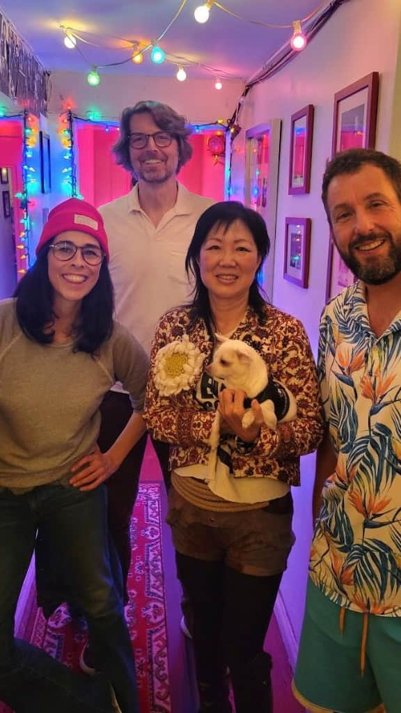 マーガレット・チョーのインスタグラム：「Veterans night at @largolosangeles, big love to @sarahkatesilverman @unclebarney5 and @adamsandler, shout out to @brianjordanalvarez for making us giggle pre-show #sittingistheoppositeofstanding」