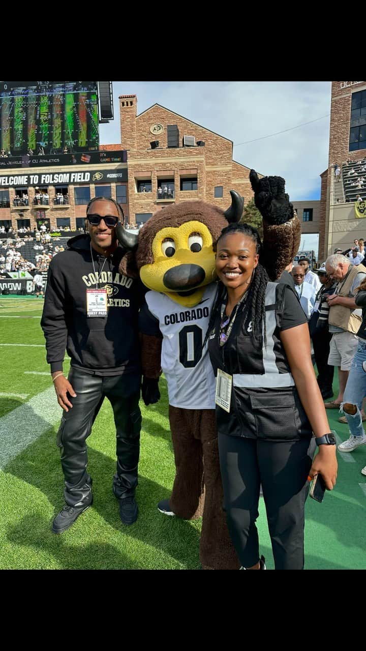 レクレーのインスタグラム：「Man what a time. What a moment. What an experience. Good game but even better Leader. This man’s heart, and leadership. @deionsanders is the real deal y’all. Loves God, loves people, loves the students. Also big love to @theportiacollection for being the best cousin ever. @jforsett and Ray Forsett appreciate y’all too!」