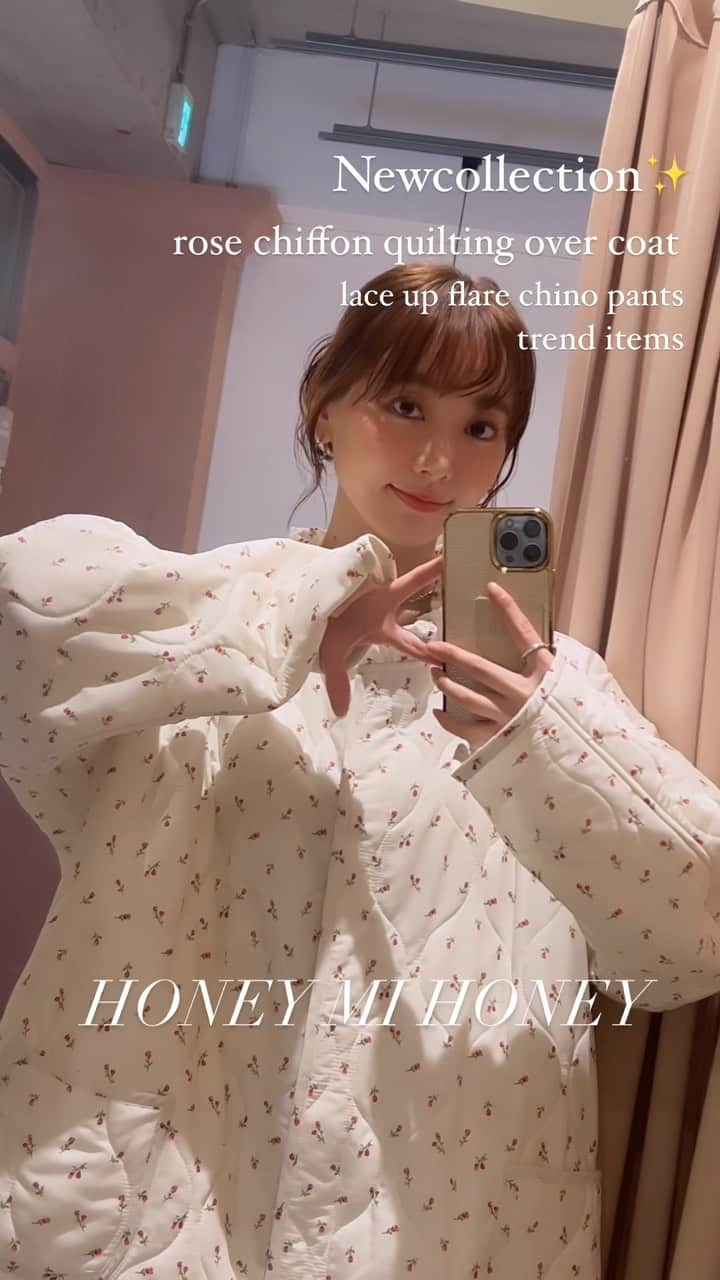 葉月祥子のインスタグラム：「@honeymihoney_official instagram live fashion🤍   襟のシャーリング&絶妙なフレアが大人可愛い✔️  rose chiffon quilting over coat 🌹  lace up flare chino pants   @honeymihoney_official  @honeymihoney_style   これはこの秋着たいトレンドアイテム🎞️🌹⚡️  #ハニーミーハニー #honeymihoney #表参道 #omotesando #フェミニン #大人フェミニン #トレンドアイテム #オーバーコート #フレアパンツ #feminine #mode #manish #コーディネート #秋コーデ #cordinate #ファッション #モデル #fashion #fashiontrends #overcoat #flarepants #model #modellife」