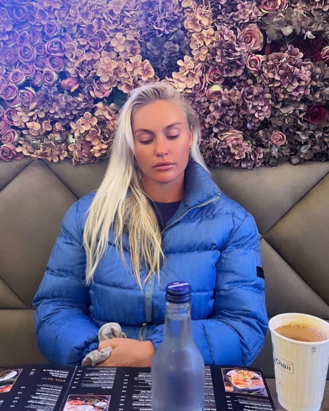 のインスタグラム：「Cake & tea date with my big sister 💗」