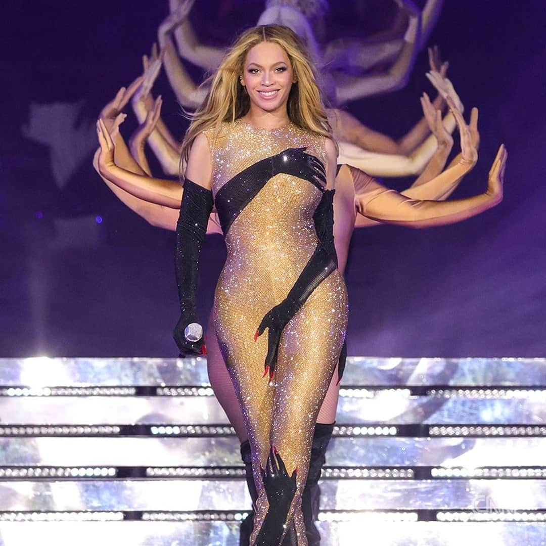 CNNさんのインスタグラム写真 - (CNNInstagram)「🐝 It's not the diamonds or the pearls that make Beyoncé that girl, but fashion is a critical part of what's made her "Renaissance World Tour" unforgettable.  Beyoncé's first solo tour in seven years featured a wardrobe fit for a queen. With many of the looks switching out from venue to venue — and some specific to particular cities on the tour — it also moonlighted as a traveling fashion show, keeping fans on their toes for whatever Beyoncé and her team of stylists had up their sleeves next.  See more at the link in our bio.  📸: Kevin Mazur/WireImage/Getty Images; Jonathan Nackstrand/AFP/Getty Images」10月1日 7時01分 - cnn