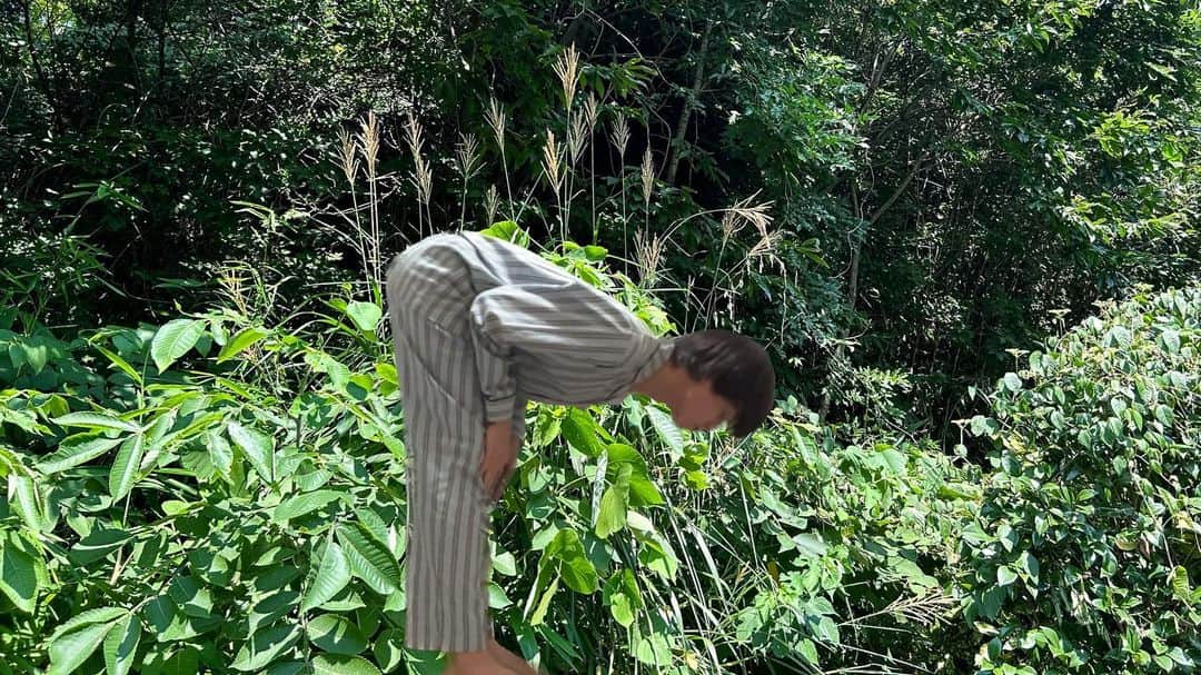 眞嶋秀斗のインスタグラム：「「小山内三兄弟チャンネル」総再生回数が1000万回を突破していました🕺これまで観てくださった皆さま、ありがとうございます🔑  🐧寝ないの？小山内三兄弟 第一夜「ドライヤー」 第二夜「究極の選択」 第三夜「恐怖の一人部屋」 第四夜「かほり」 第五夜「いじめられてない？」 第六夜「夜釣り」 第七夜「儀式」 第八夜「怪談」 第九夜「理想のからだ」 第十夜「アイコンタクト」 第十一夜「唯一のおもい」 第十二夜「一家に一人」 🍜シーズン２ 第一夜「彼女できた？」 第二夜「あっくん」 第三夜「知りたい」 第四夜「おじさん」 第五夜「座りたい」 第六夜「おじさんパート2」 第七夜「脱出ゲーム」 第八夜「真夜中の訪問者」 第九夜「夏の終わり」 第十夜「バンドやろうよ」 第十一夜「父の誕生日」 🍞シーズン３ 第一夜「お兄ちゃんになって下さい」 第二夜「密着！小山内三兄弟」 第三夜「おじさんの告白」 第四夜「神秘の着替え」 第五夜「上京の目的」 第六夜「もっちゃんのお母さん」 第七夜「実は飼ってました」 第八夜「天授の存在意義」 第九夜 「もっちゃんの誕生日」 第十夜「楢原と鍋」 第十一夜「最後のクリスマス」  #小山内三兄弟 @osanai3brother」