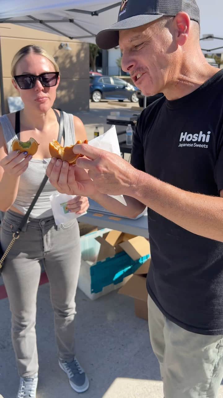 スティーブのインスタグラム：「Ultra Delicious Japanese Obanyaki from HOSHI @hoshijapanesesweets at Mitsuwa Marketplace Plano @mitsuwa_plano  We will back tomorrow again from 11-4pm. Please come by. You won’t regret it as my new friend @coeyjaylene certainly did not.  Up and coming for vlogger loves the Hoshi matcha!! ほしの大判焼きがアメリカで大好評❣️皆さんありがとうございます😊明日もいますので是非食べに来てください」