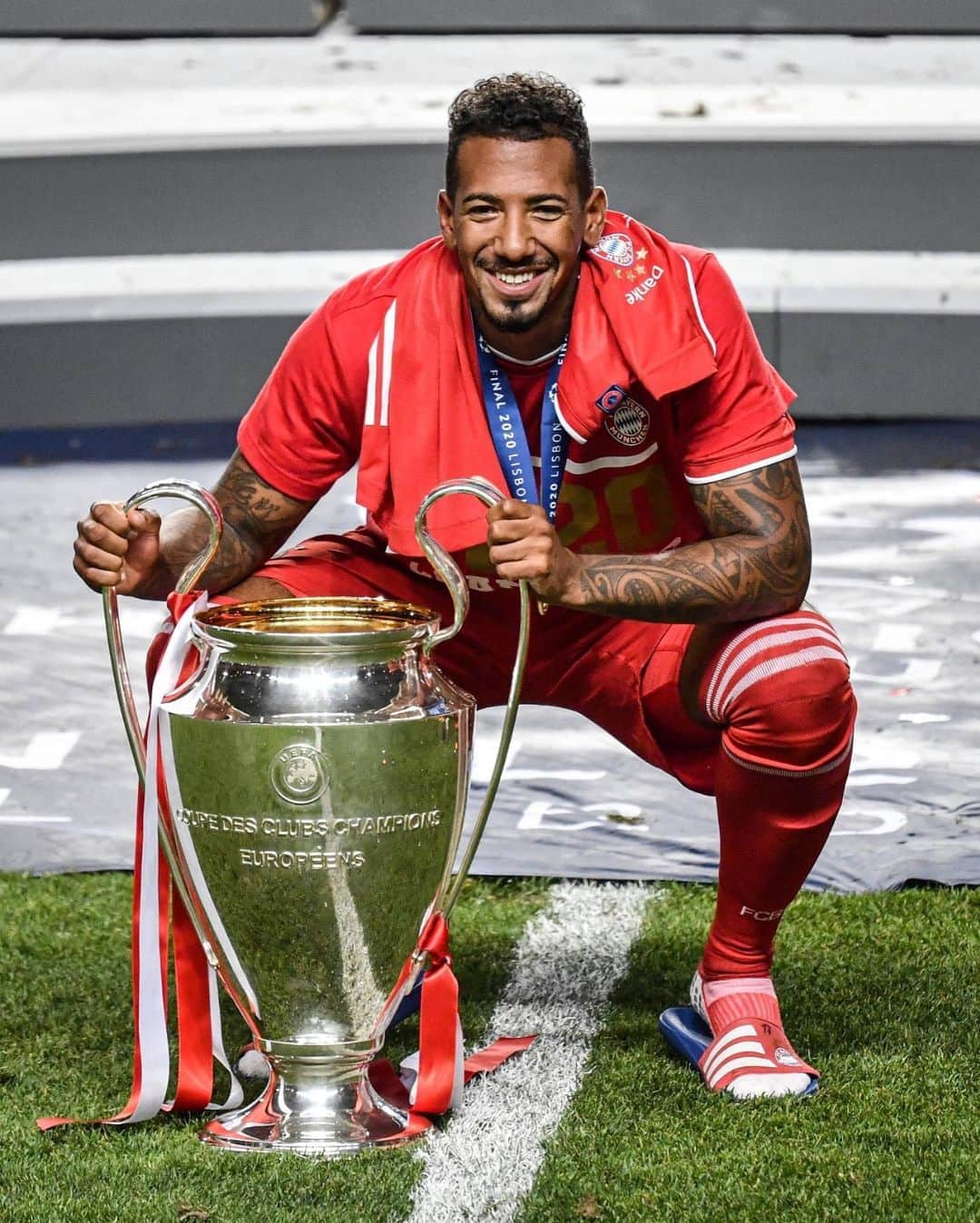 Skills • Freestyle • Tekkersのインスタグラム：「🚨 BREAKING: Bayern are on the verge of signing club legend Jérôme Boateng back on a free transfer, @fabriziorom and @plettigoal report 🇩🇪🏆」