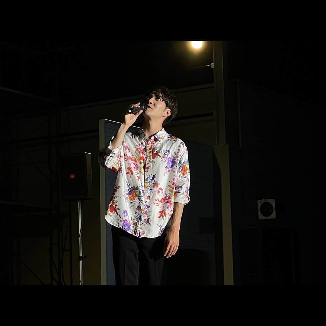 中澤卓也さんのインスタグラム写真 - (中澤卓也Instagram)「昨日は香川県にお邪魔しました🎤✨ 中津万象園さんの「月見の宴」というイベントにお招きいただき、久々の野外ステージを堪能させてもらいました😎👍 初めましての方がたくさんでしたが、皆さんから盛り上げてもらって最高に楽しい時間✨ありがとうございました！  #香川県 #うどん県 #中津万象園 #ありがとうございました #野外ライブ #handsmade #陽はまた昇る #中澤卓也」10月1日 7時55分 - takuya_nakazawa.118