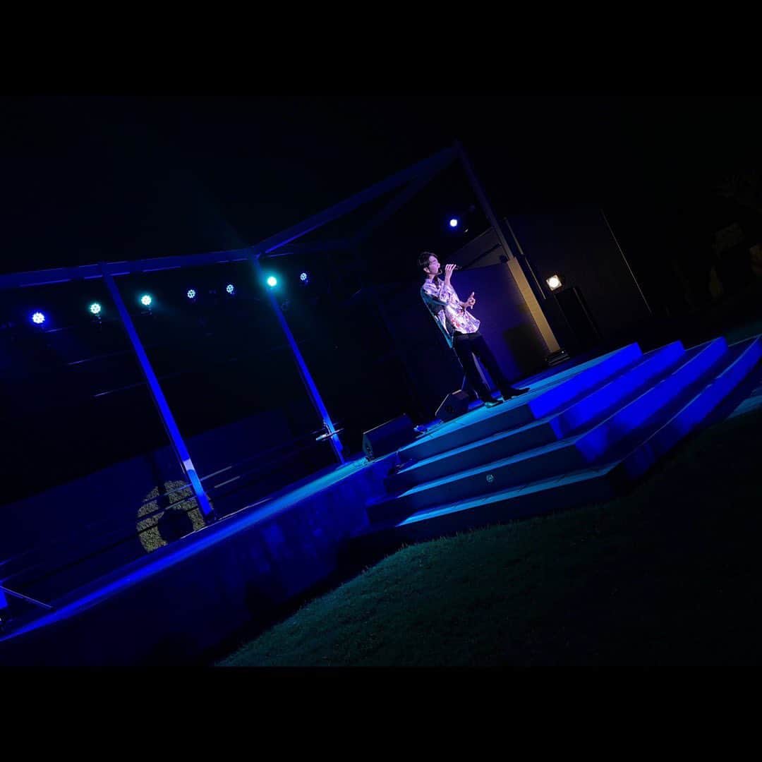 中澤卓也さんのインスタグラム写真 - (中澤卓也Instagram)「昨日は香川県にお邪魔しました🎤✨ 中津万象園さんの「月見の宴」というイベントにお招きいただき、久々の野外ステージを堪能させてもらいました😎👍 初めましての方がたくさんでしたが、皆さんから盛り上げてもらって最高に楽しい時間✨ありがとうございました！  #香川県 #うどん県 #中津万象園 #ありがとうございました #野外ライブ #handsmade #陽はまた昇る #中澤卓也」10月1日 7時55分 - takuya_nakazawa.118