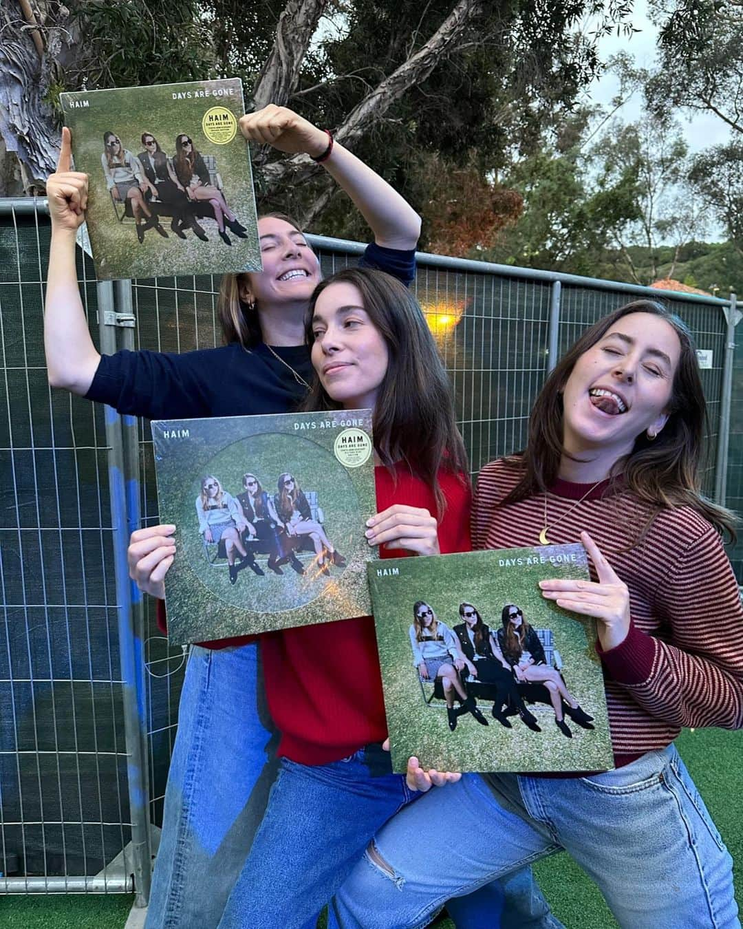 ハイムさんのインスタグラム写真 - (ハイムInstagram)「days are gone 10 year anniversary reissue OUT NOW 🥹 are you crying?」10月1日 7時47分 - haimtheband