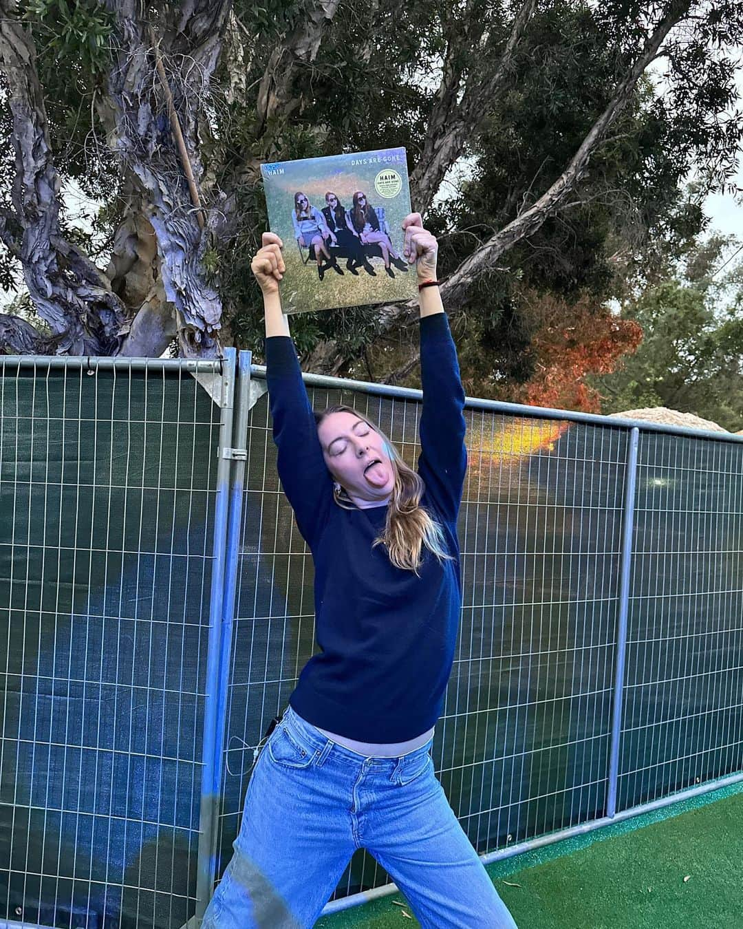 ハイムさんのインスタグラム写真 - (ハイムInstagram)「days are gone 10 year anniversary reissue OUT NOW 🥹 are you crying?」10月1日 7時47分 - haimtheband