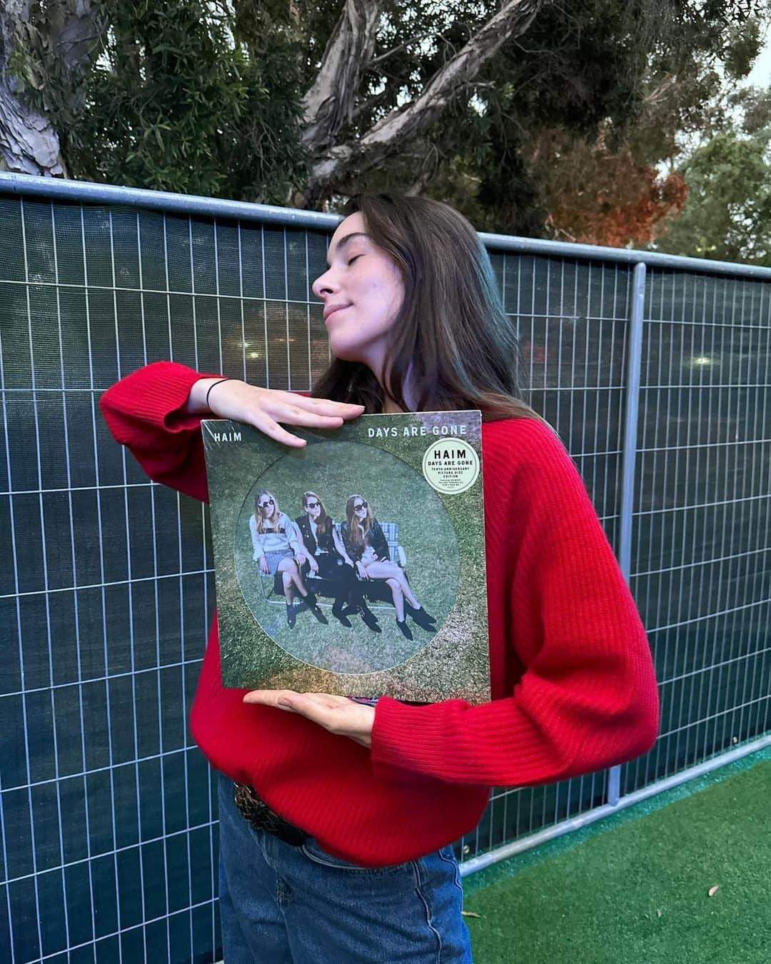 ハイムさんのインスタグラム写真 - (ハイムInstagram)「days are gone 10 year anniversary reissue OUT NOW 🥹 are you crying?」10月1日 7時47分 - haimtheband