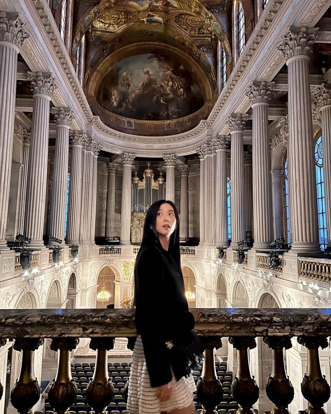 ジスさんのインスタグラム写真 - (ジスInstagram)「Jisoo in Versailles 🏰」10月1日 7時53分 - sooyaaa__