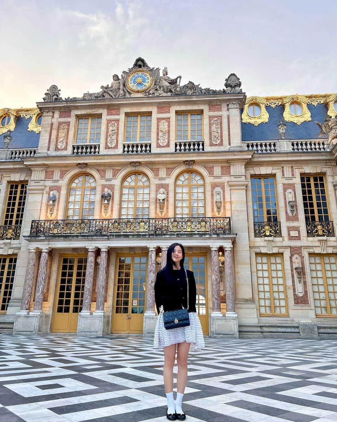 ジスさんのインスタグラム写真 - (ジスInstagram)「Jisoo in Versailles 🏰」10月1日 7時53分 - sooyaaa__