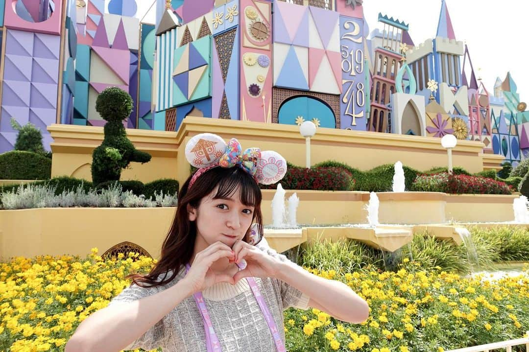 小泉遥香さんのインスタグラム写真 - (小泉遥香Instagram)「￤🐭🏰🥀  #東京ディズニーランド #ディズニー #夢の国 #ディズニーランド#イッツアスモールワールド#ポップコーンバケット#ポップコーン #小泉遥香 #アイドル#カチューシャ#ワンピース #ワンピースコーデ #コーデ  #disney #TDL #idol #tokisen #camera #photo #SONY #zv1」10月1日 8時18分 - haruka_koizumi_official