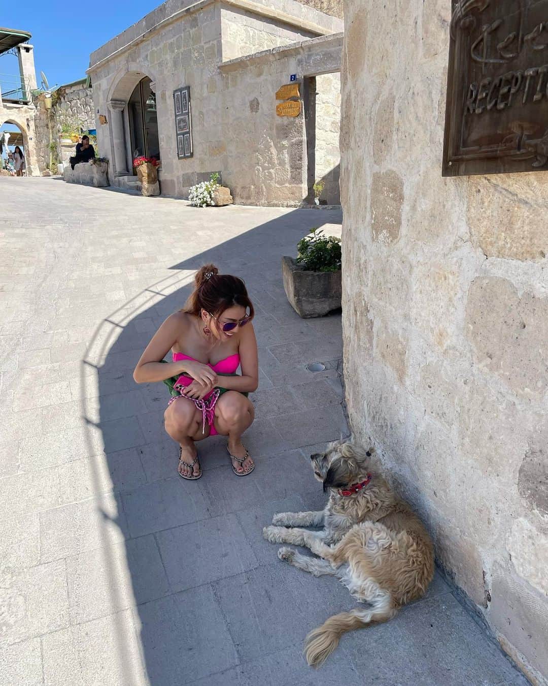 myumyuさんのインスタグラム写真 - (myumyuInstagram)「どこでも犬に話かける奴はワタシダ  #犬好き#動物好き#旅スタグラム#トルコ#旅行好き#旅行好き女子#doglover#travelgram」10月1日 14時01分 - myumyu_travel_bikini