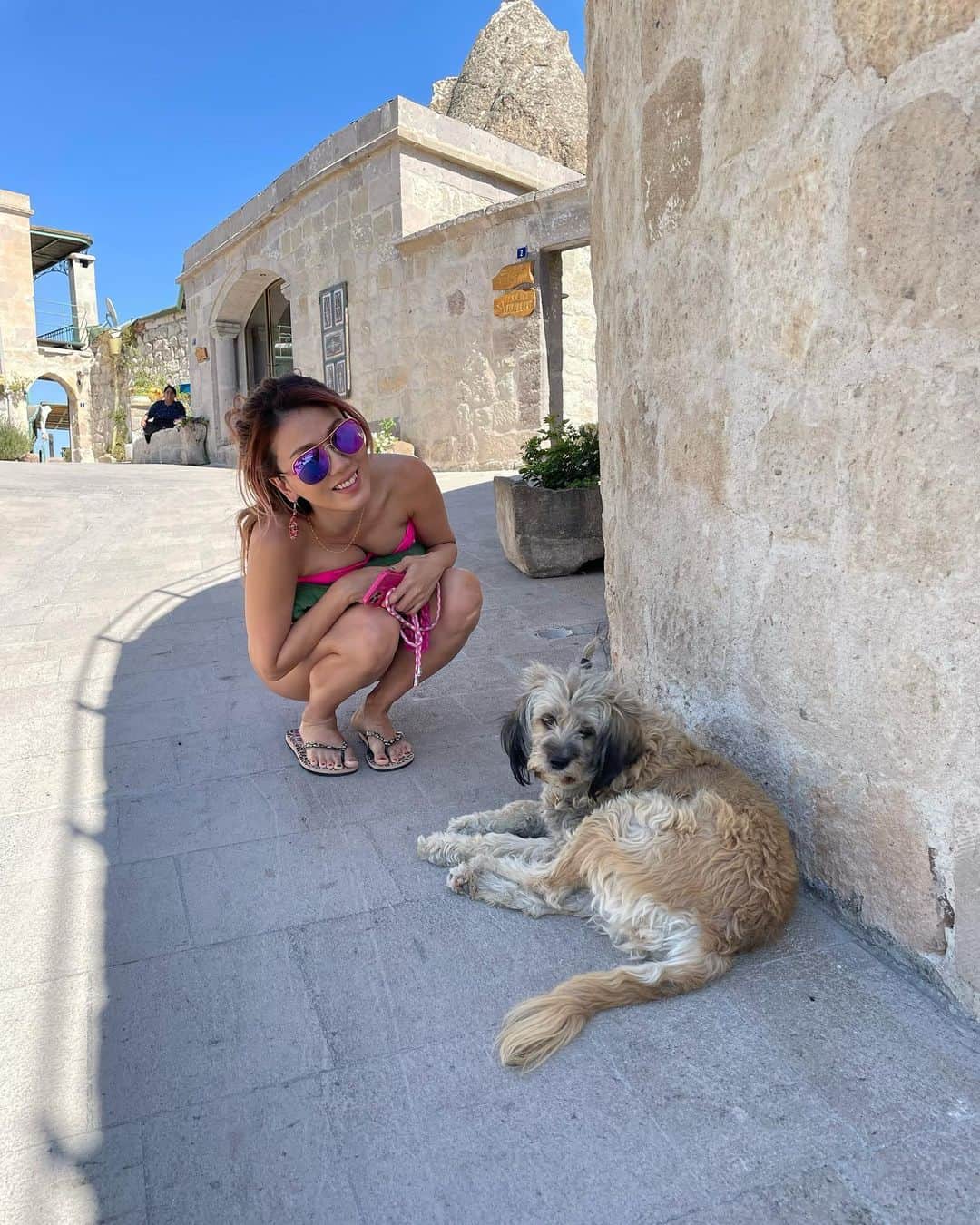 myumyuのインスタグラム：「どこでも犬に話かける奴はワタシダ  #犬好き#動物好き#旅スタグラム#トルコ#旅行好き#旅行好き女子#doglover#travelgram」