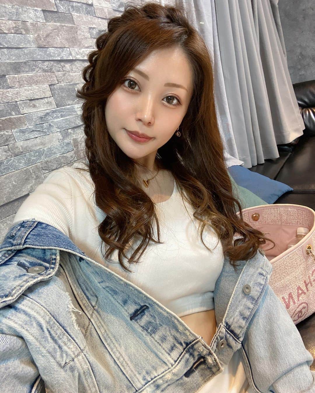 佐藤花×最上一花のインスタグラム：「陰キャなのに陽キャみたいな服着てすいません」