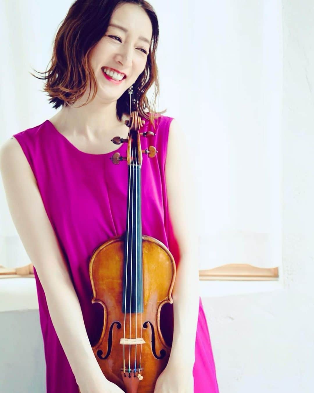 牧山純子のインスタグラム：「10月になりました！今月はライブ月間🙌  東京、上越、千葉、名古屋、浜大津など各地にお邪魔します。またすみだストリートジャズフェスティバルの野外ステージなどもあり音楽の秋を満喫したいと思います！！ 会場でたくさんの方にお会いできるのを楽しみにしております😊✨  牧山純子の今後の予定は💁‍♀️ https://www.junkomakiyama.com/schedule/  #10月 #october #live #ライブ #コンサート #jazz」