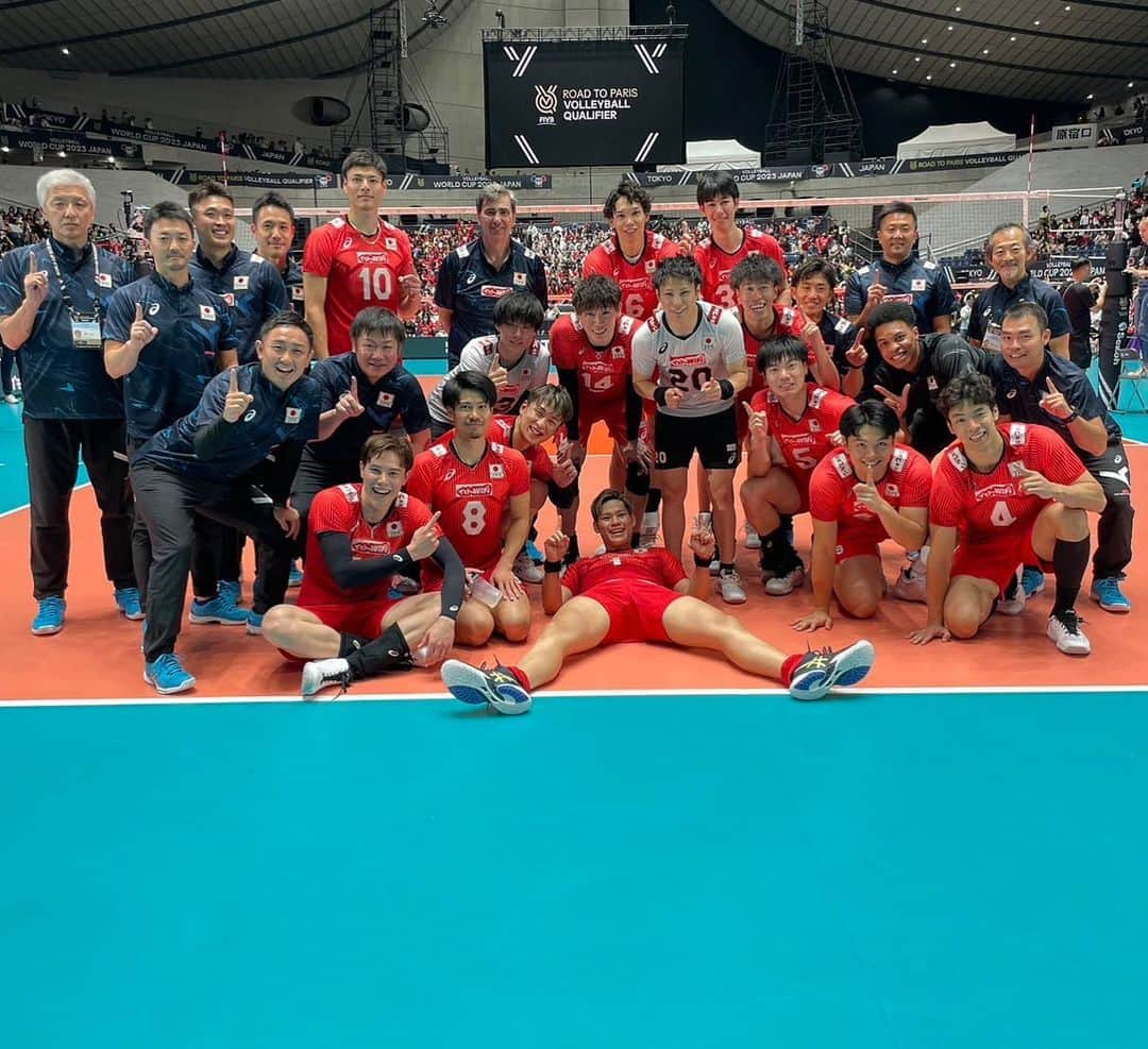 山本智大さんのインスタグラム写真 - (山本智大Instagram)「VS 🇫🇮 3-2 WIN✨ 勝ちは勝ち！！ 楽な試合などない！ 今日も皆で勝ちます✌️ #オリンピック予選 #バレーボール #龍神ニッポン #手に汗握る試合 #しびれるね #楽しむのみ」10月1日 8時38分 - tomohiro_yamamoto