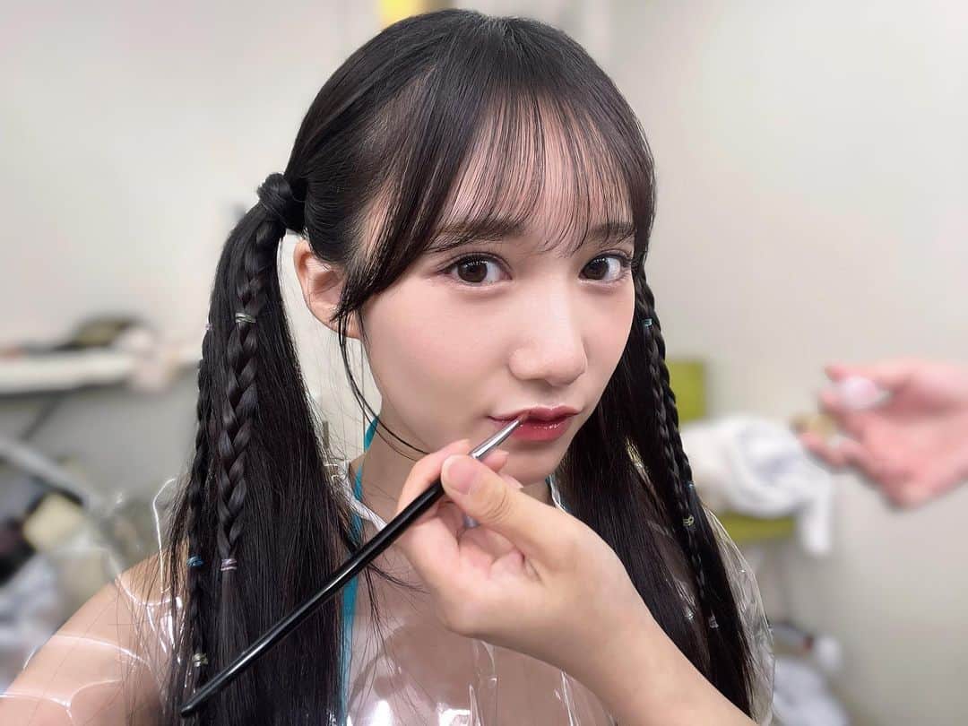 のインスタグラム：「おはよう🧸🧸 #DOLCE  #リップメイク #ツインテール #covergirl #メイク中 #オフショット」