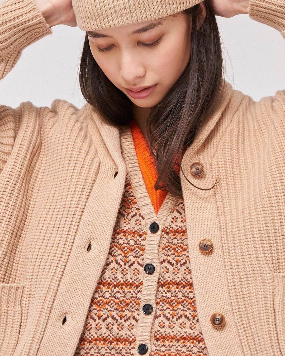 デミリーのインスタグラム：「Extra-cozy fall layering with pops of colors. Shop our latest Fall DEMY BY DEMYLEE collection.」