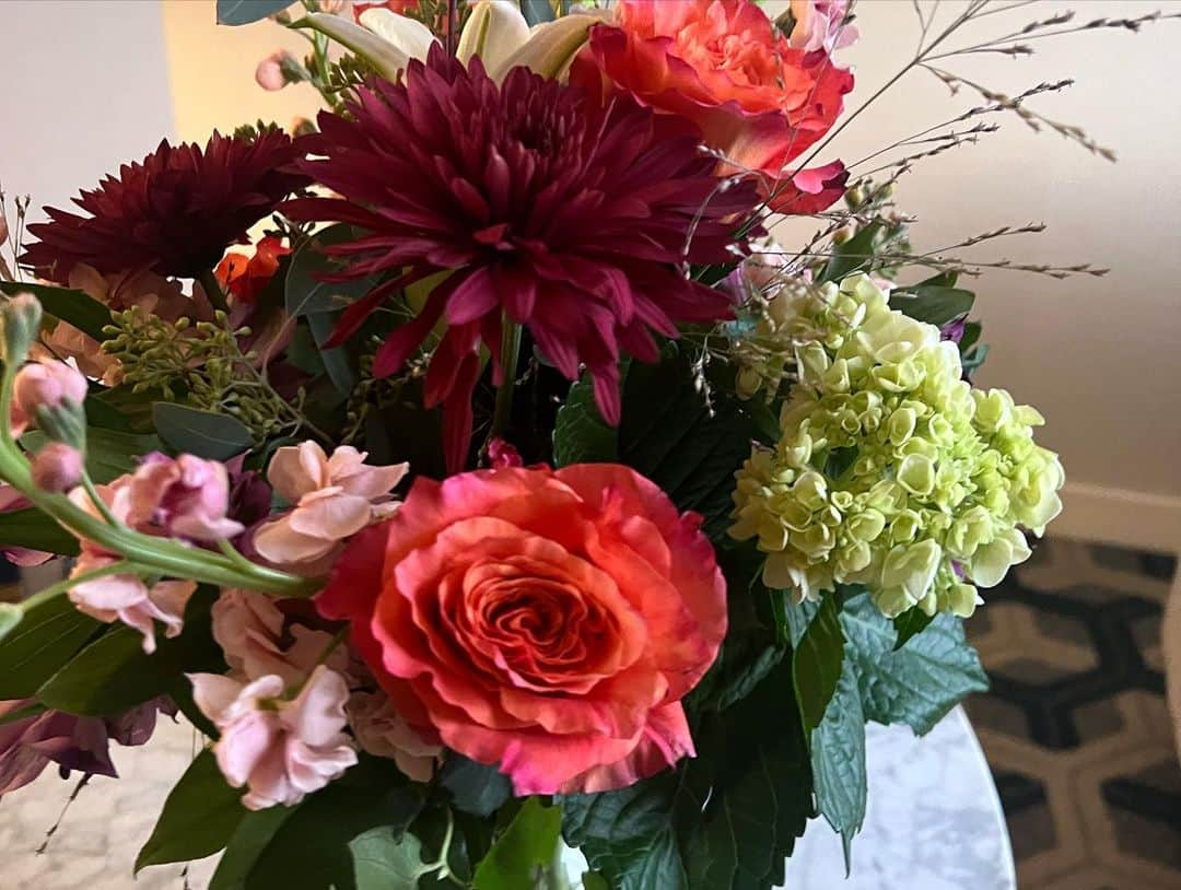 シンシア・マクウィリアムズさんのインスタグラム写真 - (シンシア・マクウィリアムズInstagram)「#OpeningNight vibes- thank you for the flowers, the well wishes, my team @agentdanbaron #vaultmanagement, the folks who came to support during previews, for everyone planning to come out and see the show throughout our October run and of course to @indawritesthings for creating this amazing play! Love you, love my cast and love ya’ll ❤️」10月1日 8時55分 - cyncityforever