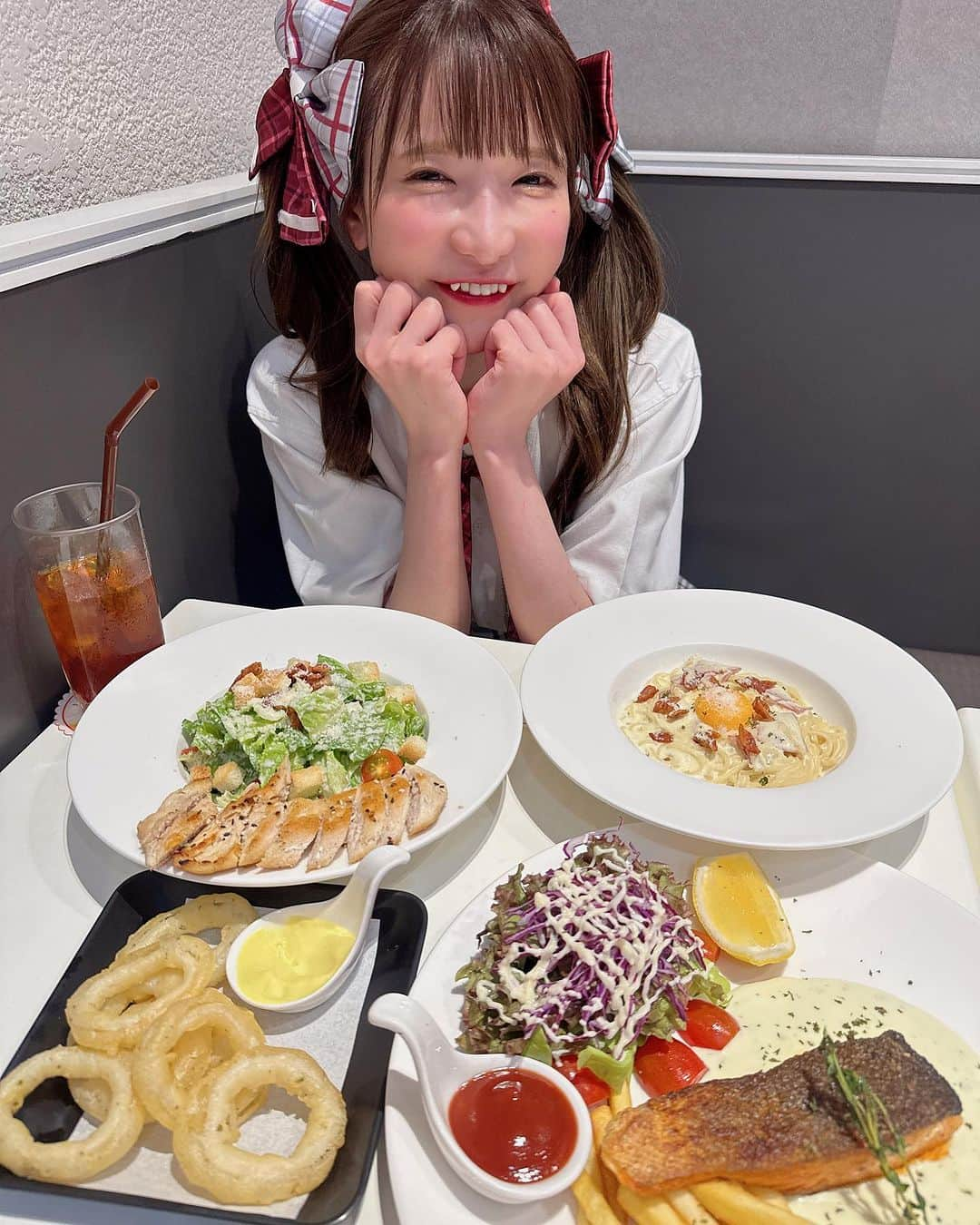 もえのあずきさんのインスタグラム写真 - (もえのあずきInstagram)「タイのコンカフェ #siamdolcafe #もえあず#大食い#タイ旅行 #制服デート」10月1日 9時05分 - moeazukitty