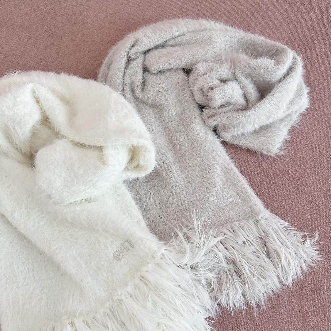 のインスタグラム：「Coming Soon winter item ❄︎𓂃꙳⋆ ㅤㅤㅤㅤㅤㅤㅤㅤㅤㅤㅤㅤㅤ #ふわふわオリジナルストール ¥5,400 ㅤㅤㅤㅤㅤㅤㅤㅤㅤㅤㅤㅤㅤ #evelyn #エブリン #ガーリーコーデ #甘めスタイル #甘めコーデ #清楚コーデ #可愛い  #girly #feminine #パステル #girl #evelynコーデ #フェミニンコーデ」