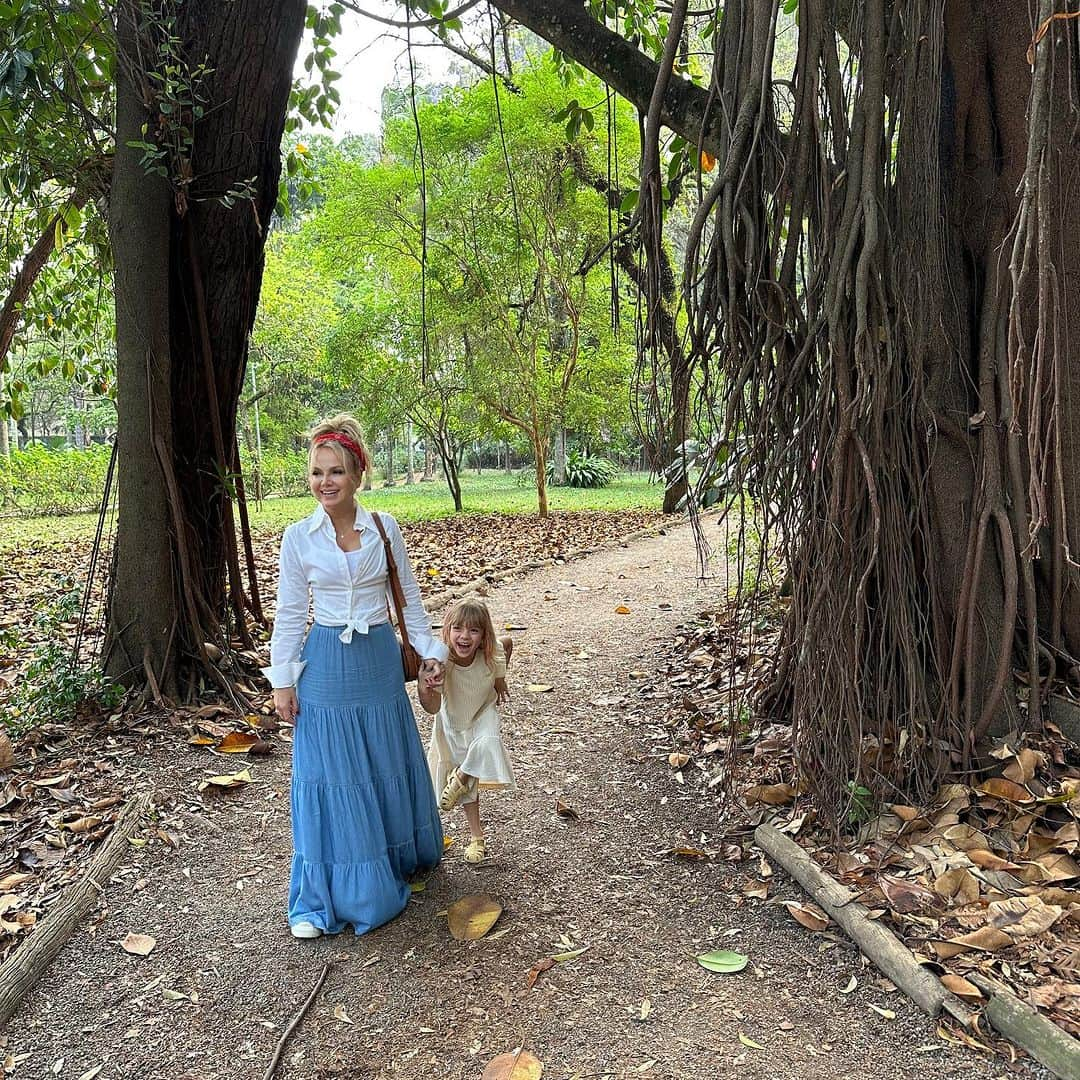 Eliana Michaelichin Bezerraさんのインスタグラム写真 - (Eliana Michaelichin BezerraInstagram)「Não faças da tua vida um rascunho. Poderás não ter tempo de passá-la a limpo.  Mario Quintana  #poesia #amor #viver #mariapassanafrente #obrigadadeus」10月1日 9時18分 - eliana