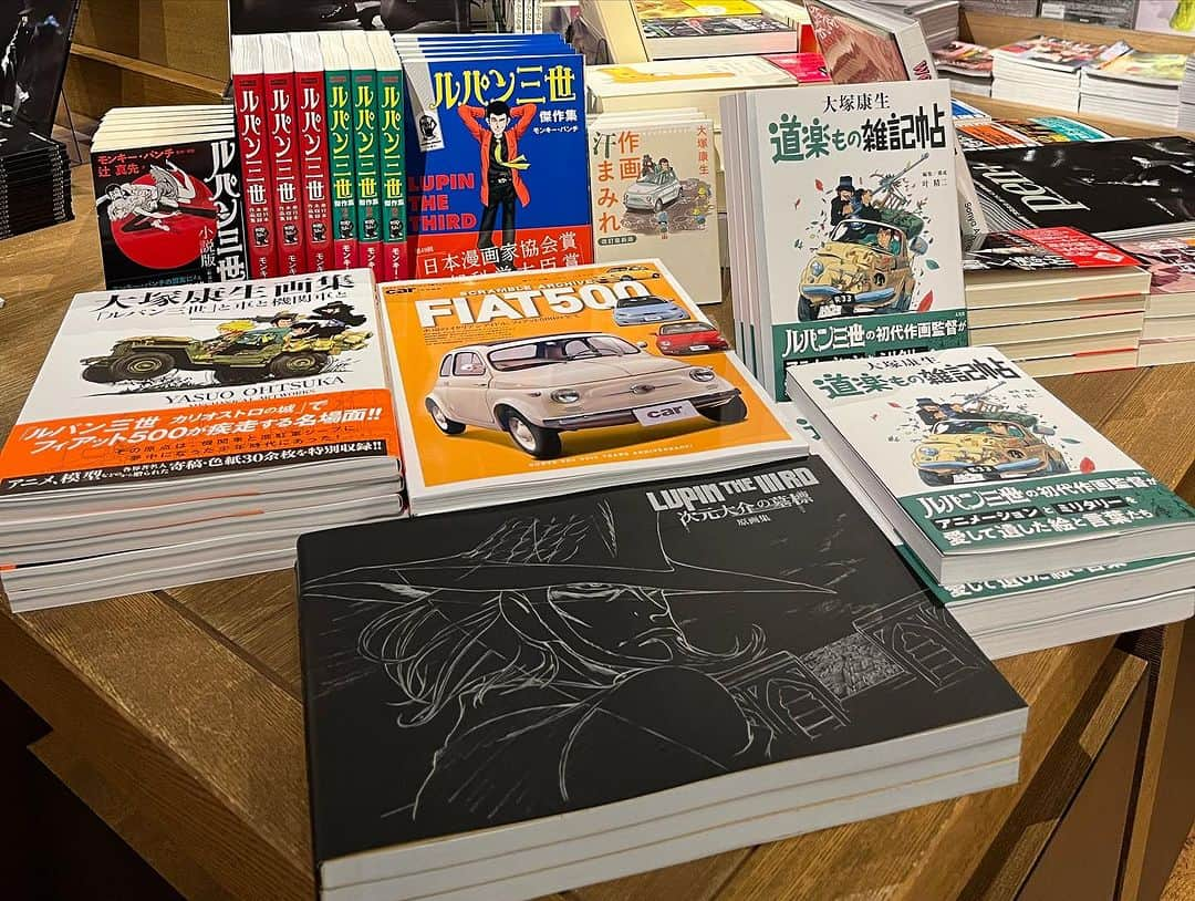 代官山 蔦屋書店　DAIKANYAMA T-SITEさんのインスタグラム写真 - (代官山 蔦屋書店　DAIKANYAMA T-SITEInstagram)「【フェアのお知らせ】 『Pen＋ ルパン三世の無二の相棒　次元大介の肖像』発売記念フェア   10.1【日】- 10.31【火】 2号館1階 マガジンストリート 3号館2階SHARE LOUNGE ⁡ ――――――――――― ⁡ 2023年10月13日、アマゾンオリジナル映画の実写版『次元大介』がプライムビデオにて世界独占配信。 ⁡ それに合わせて、『ルパン三世』シリーズの中でも随一の人気を誇る次元大介の魅力を、１冊まるごと使って紹介するムック『Pen＋ ルパン三世の無二の相棒　次元大介の肖像』が発売。 ⁡ 代官山 蔦屋書店では発売を記念して、次元大介に関連する"ハードボイルド"や"ガンマン"などのキーワードをもとに選書した様々な書籍を展開しています。 ⁡ ぜひご来店ください。 ⁡ ―――――――――――  #次元大介 #ルパン三世 #amazonoriginal #penmagazine #代官山蔦屋書店 #daikanyamatsutaya」10月1日 9時39分 - daikanyama.tsutaya