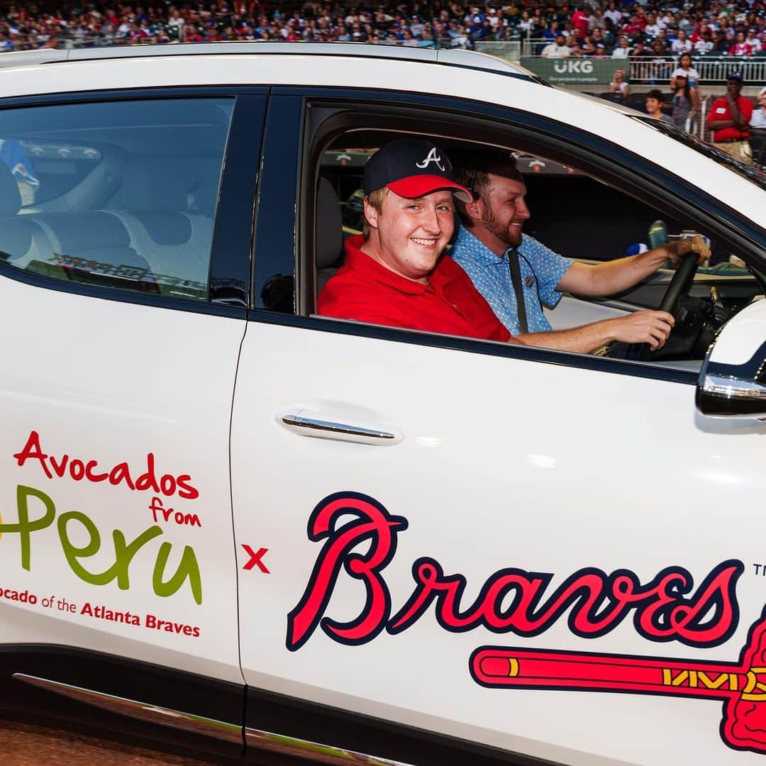 アトランタ・ブレーブスのインスタグラム：「35,000 entered...and one fan emerged victorious! Thanks to @avosfromperu, Braves fan Patrick Gorski won a 2023 Custom AVO Braves Chevy Bolt EUV!」