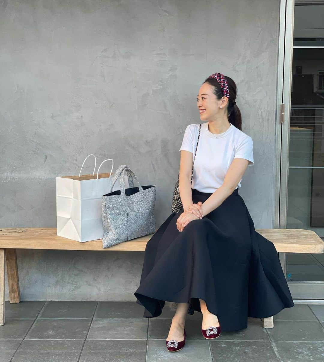 沢瀉美緒さんのインスタグラム写真 - (沢瀉美緒Instagram)「※  Coordinate 🖤🤍 . . #tops #uniqlo #skirt #anteprima  #flatshoes #manoloblahnik」10月1日 9時48分 - mio_omodaka