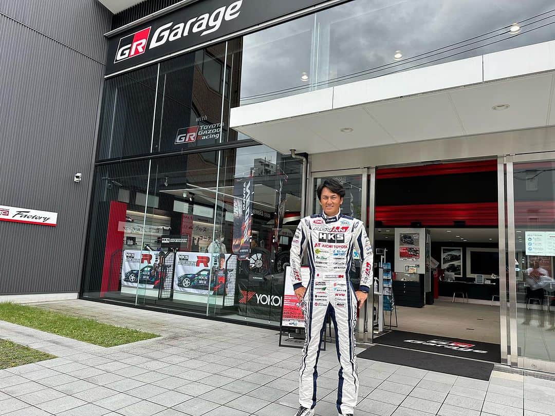 谷口信輝のインスタグラム：「本日は愛知トヨタGR garage高辻で、「1日店長」をやります。 お近くの方、お近くでない方、お暇な方、お暇じゃない方まで、 どなたでも気軽にお越しください。 #grgarage_takatsuji」