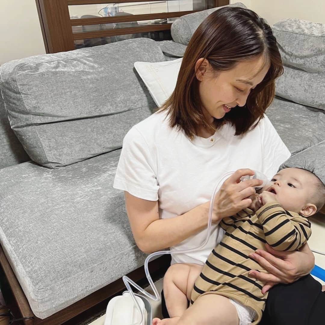 田中理恵さんのインスタグラム写真 - (田中理恵Instagram)「赤ちゃんの鼻水対策は本当に大変！ 『ママ鼻水トッテ電動鼻すい器』は赤ちゃんへのやさしさ・快適性を第一に考えてつくられているので、ママやパパの強い味方です🤩 音が本当に静かなので、赤ちゃんに近づけてもびっくりしないから安心して使えるのが嬉しいポイント♬　静かなのに、しっかり吸引してくれるのではじめて使ったときは、驚きと使いやすさにびっくりしました😊  サイズもコンパクトなので置き場所にも困らないから、必要な時にすぐに使えるように赤ちゃんグッズと一緒に置いています。 使用後はお手入れも簡単なのでいつでも安心して使用できます！そして食器洗い機にも対応しているので衛生的なところも👍 わたしは生後間もない息子用に通常よりも細長いノズル(別売り）を愛用しています。 小さい子どもの鼻水対策に困っている方、一度使ってみてください！とってもおすすめです🎶  #PR #ママ鼻水トッテ 医療機器認証番号 303AKBZX00025000 #鼻水吸引器 　 #電動鼻すい器 #育児グッズ」10月1日 9時56分 - riiiiiie611
