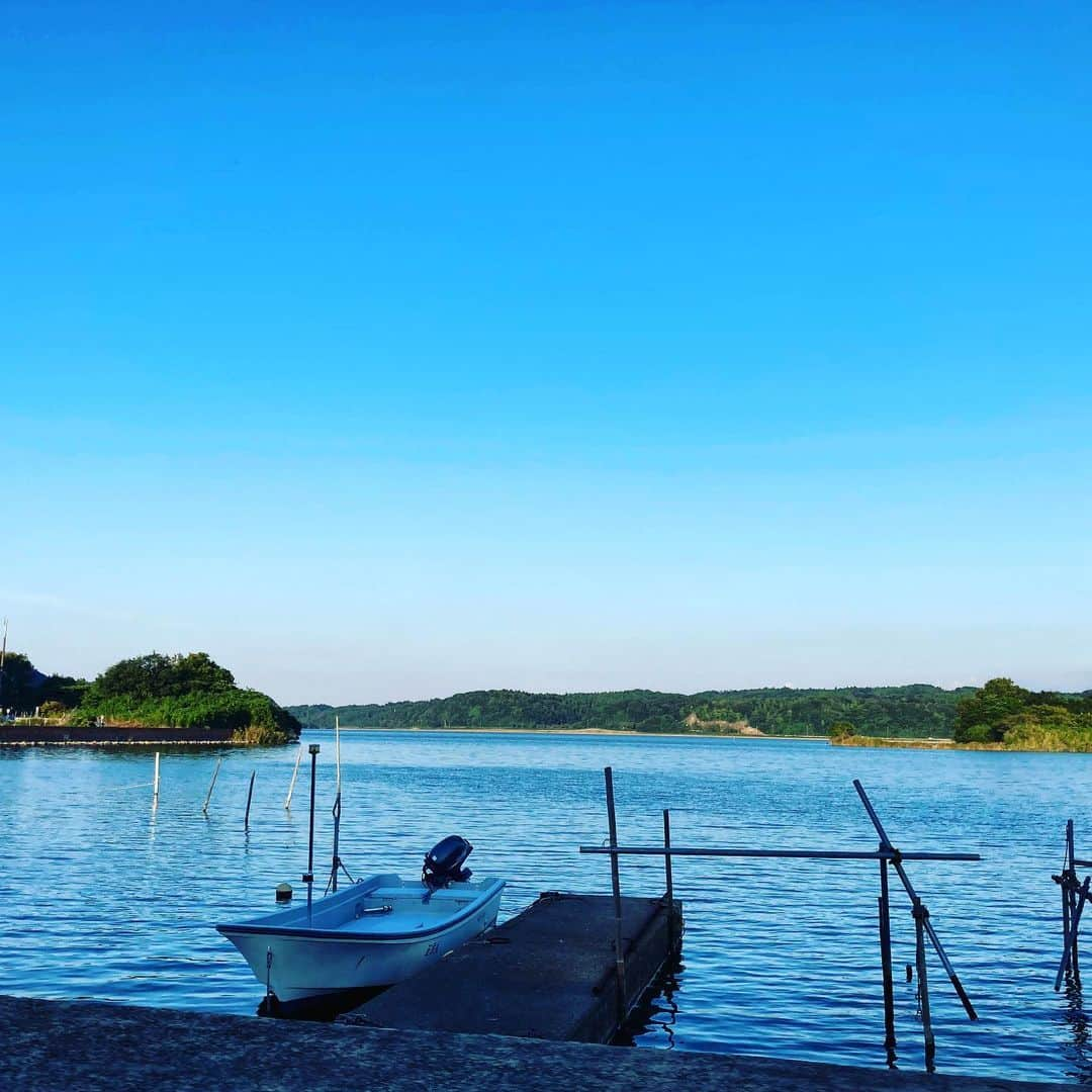 滝波宏文のインスタグラム：「#北潟湖 #静けさ #舟 #湖 #青 #blue #lake #福井県 #あわら市 #福井 #あわら #芦原 #fukui #アルバム整理  #ふるさとを守る #日本を守る #強くて優しい #くに創り #参議院議員 #滝波宏文  #たきなみ宏文 #たきなみ #自民党 #自由民主党」