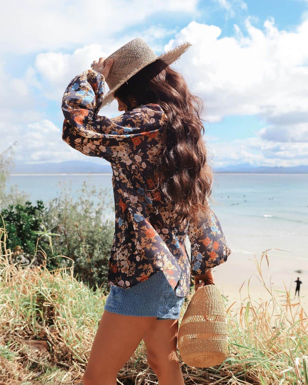 SPELLさんのインスタグラム写真 - (SPELLInstagram)「Seaside lover… 🌊 our Flora Shirt + Bonfire Knit Shorts made for days spent by the ocean 🌿」10月1日 10時21分 - spell