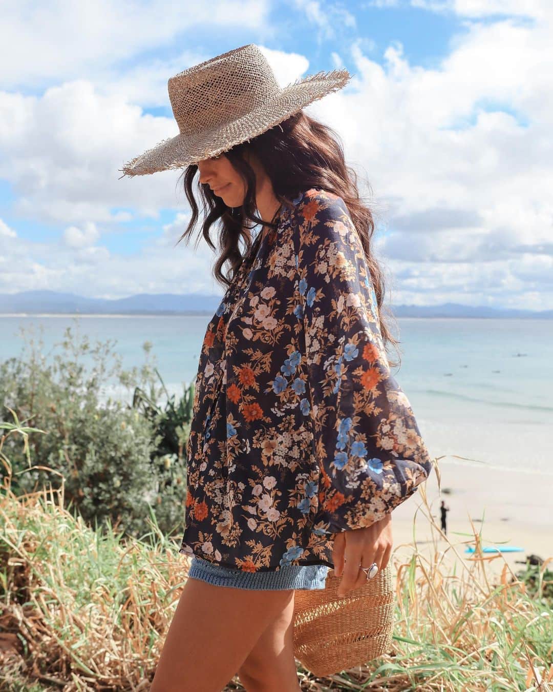 SPELLのインスタグラム：「Seaside lover… 🌊 our Flora Shirt + Bonfire Knit Shorts made for days spent by the ocean 🌿」