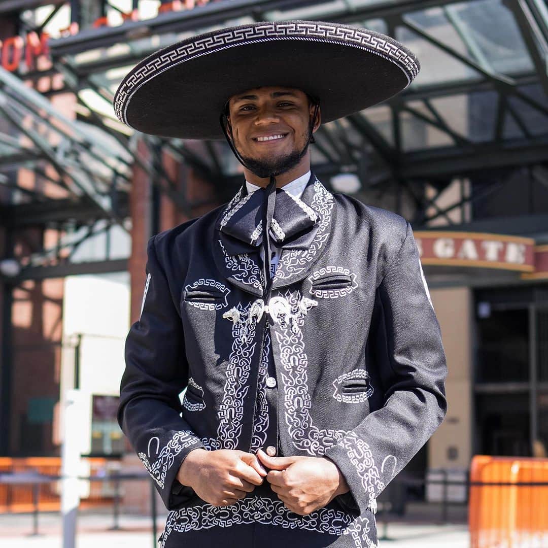 サンフランシスコ・ジャイアンツのインスタグラム：「Camilo went all out for Fiesta Gigantes in his charro outfit 🇲🇽🇩🇴」