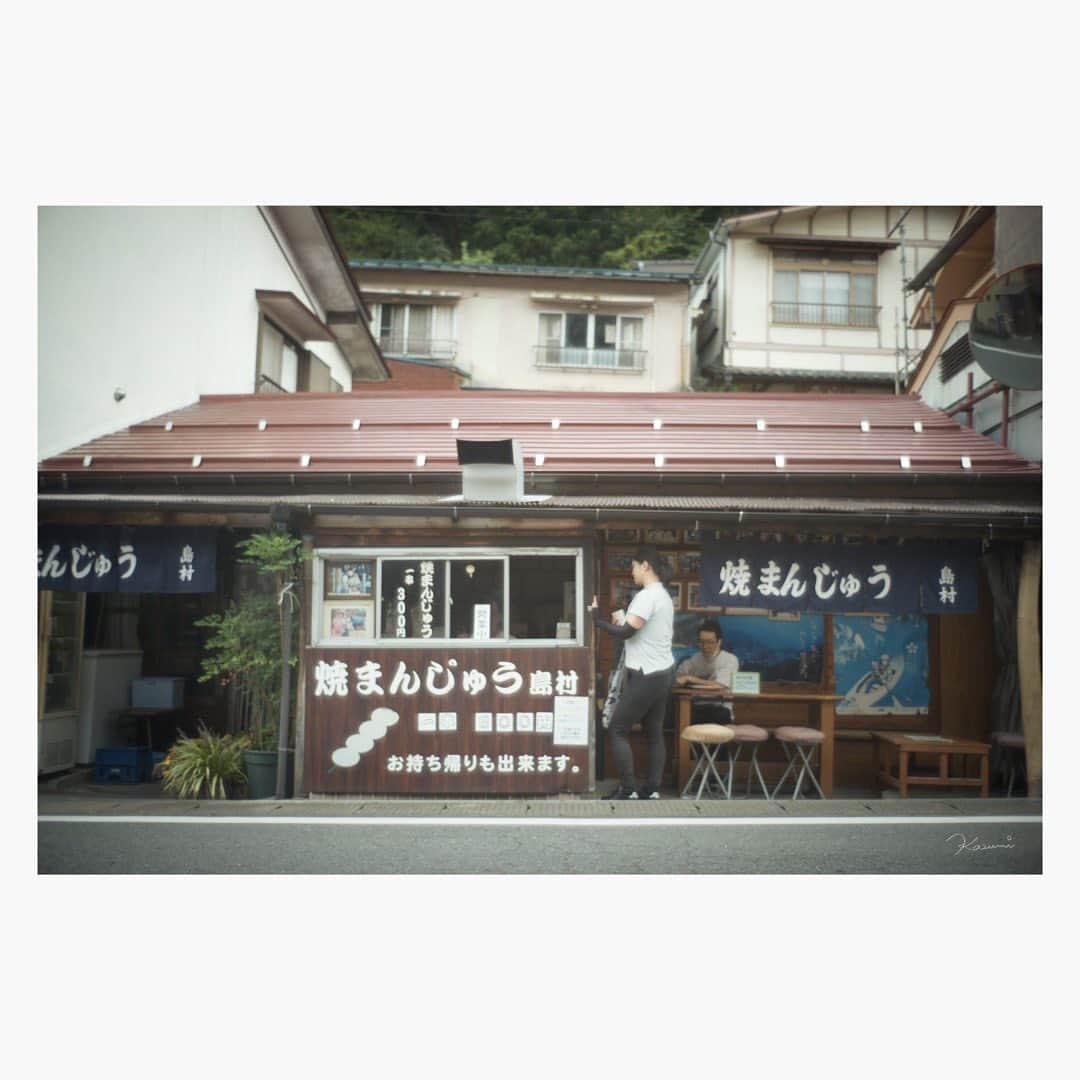 花澄さんのインスタグラム写真 - (花澄Instagram)「四万温泉街つづき。 今まで食べた焼きまんじゅうのなかで ダントツに美味しかった。  Leica M10-P summilux 35mm f1.4 2nd  #leica#leicam10p#summilux#summilux35#summilux35mm2nd#oldlens#オールドレンズ#tokyo#japan#oldlens_tokyo#花澄#kazumiphotography」10月1日 10時29分 - textisan