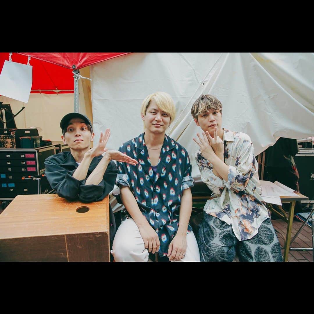 木田健太郎のインスタグラム：「2023.9.30 久屋大通公園久屋広場にて ZIP-FM 30th ANNIVERSARY ZIP AUTUMN SQUARE  アコースティックライブ！ ありがとうございました！  ZIP-FM 30thおめでとうございます！ そして自分も誕生日でした！ たくさんのお祝いありがとうございました☺️  M1 オンステージ M2ドラマのあとで M3 Colorful M4 Seesaw  photo by @mini12du」