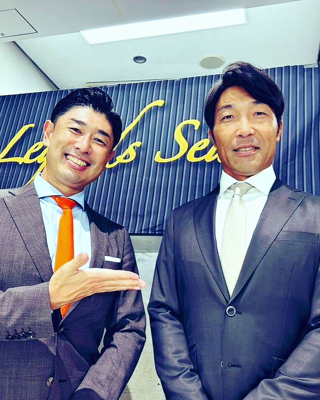 高橋大輔さんのインスタグラム写真 - (高橋大輔Instagram)「東京ドームの23ゲート横あります ジャイアンツストア・BALLPARK TOKYOとオンラインストアでは  オータム・チャンス・ジャイアンツくじを今シーズン最終戦の10月4日まで実施中😊  私もチャレンジ！ 6等のアクリルスタンド小林誠司選手が当たりました😁  1等はカスタマイズユニフォーム 2等はヘルメットなど8等まで  このくじでしかゲットできないアイテムばかりです！！  ハズレ無し！皆さんも是非〜👍  昨日のレジェンズシート解説は清水隆行さんでした⚾️  今シーズンも東京ドームでのジャイアンツ戦は今日を含めて残り2試合🏟️  最後まで選手達にエールを届けていきましょう！本日もご来場お待ちしております🎤  ちなみに今日は17時プレイボールですよ〜  #読売ジャイアンツ #ジャイアンツ #東京ドーム #ジャイアンツくじ #レジェンズシート #清水隆行さん #スタジアムmc #髙橋大輔 #高橋大輔」10月1日 10時58分 - daisuke_72